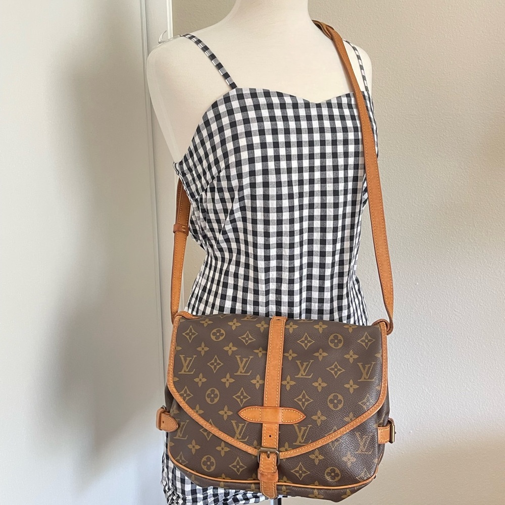 Authentic Vintage Louis Vuitton Saumur 30